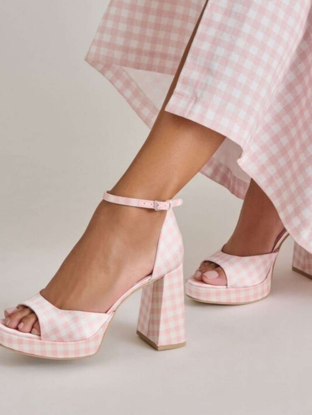 New Dolce Vita Byrdie Gold Pandro Gingham Heels - Picture 2 of 15